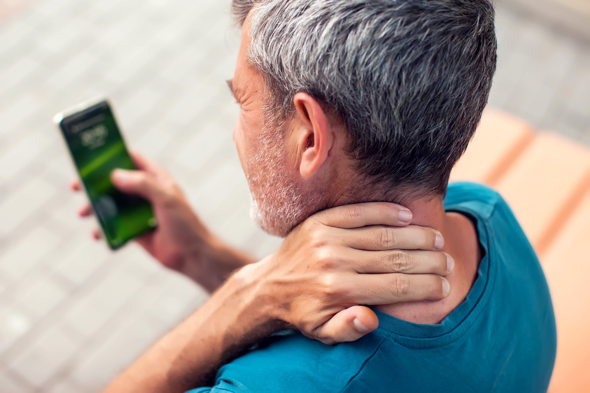 Are you affected by "Smartphone neck?" – Fujimax Massage Chair